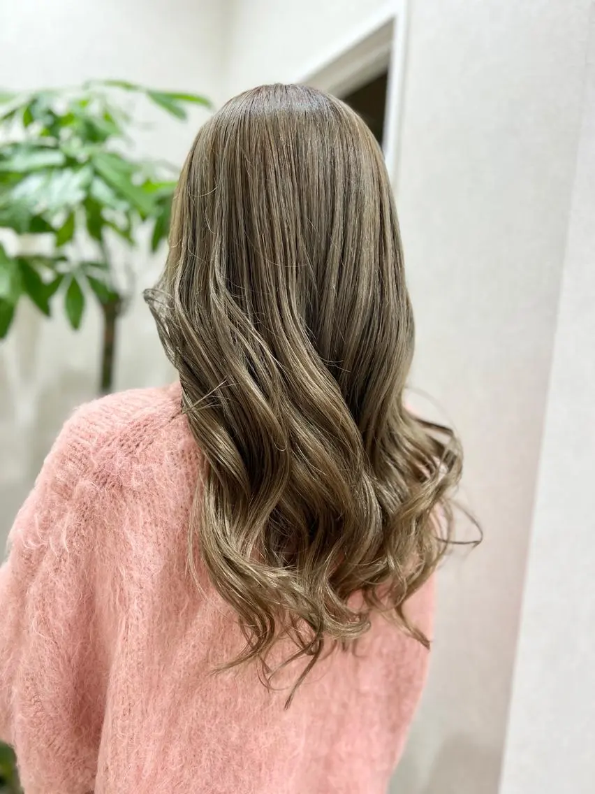 ロング カラー グレージュ 🍇おぐら めぐみ🍇のヘアスタイル