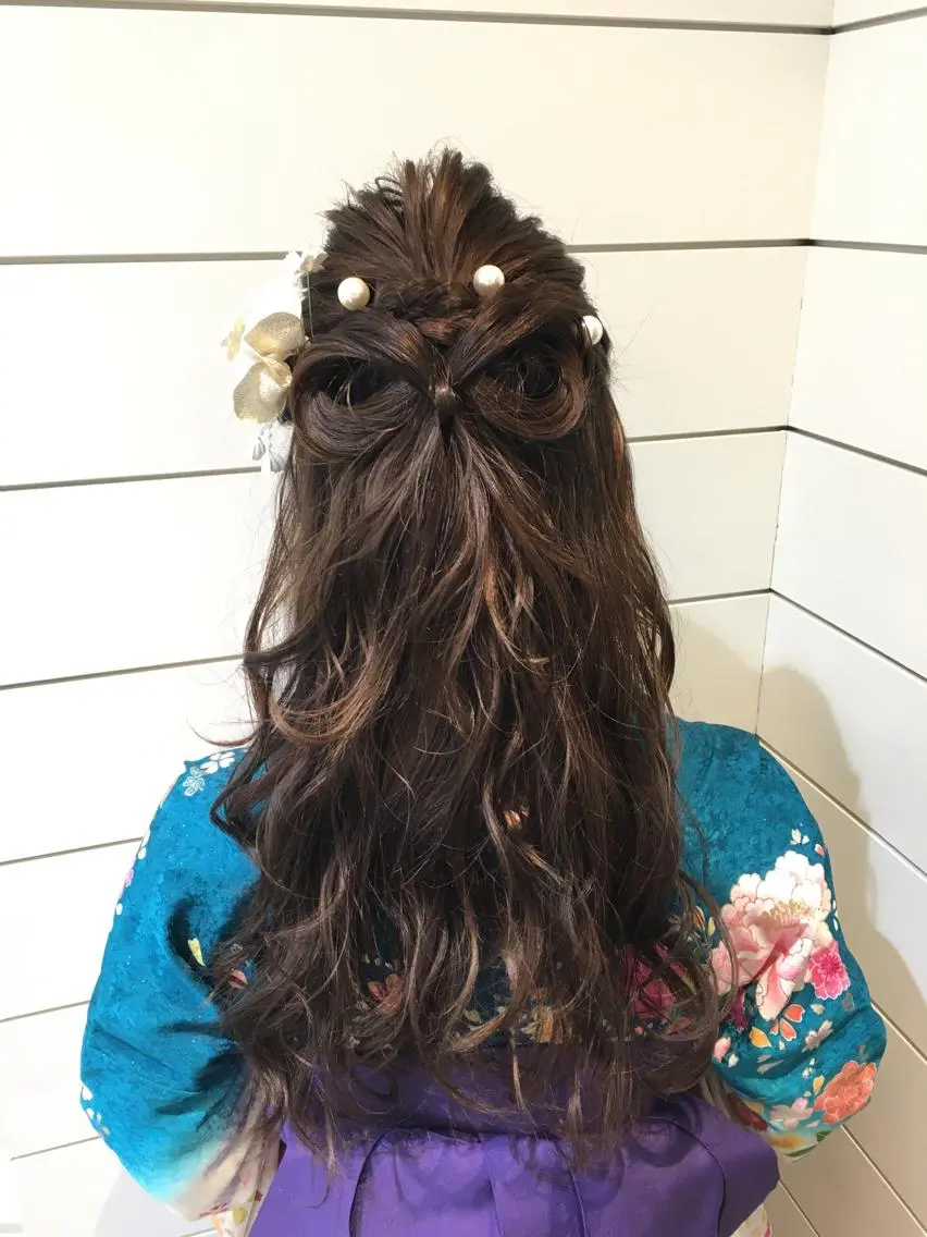 ロング カラー ヘアアレンジ 卒業式のヘアスタイル 鍵山 千秋のヘアスタイル