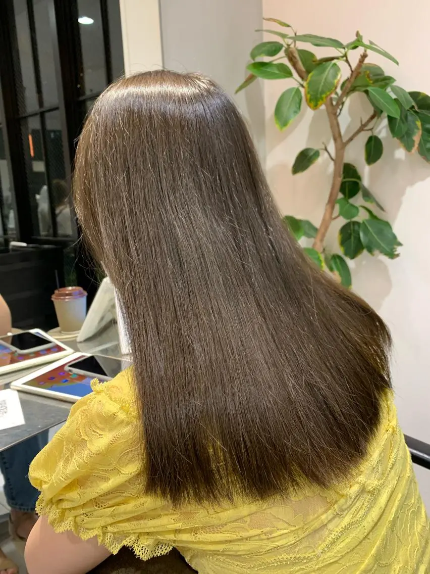 セミロング カラー グレージュ オリーブグレージュ オリーブグレー チバ タクミのヘアスタイル