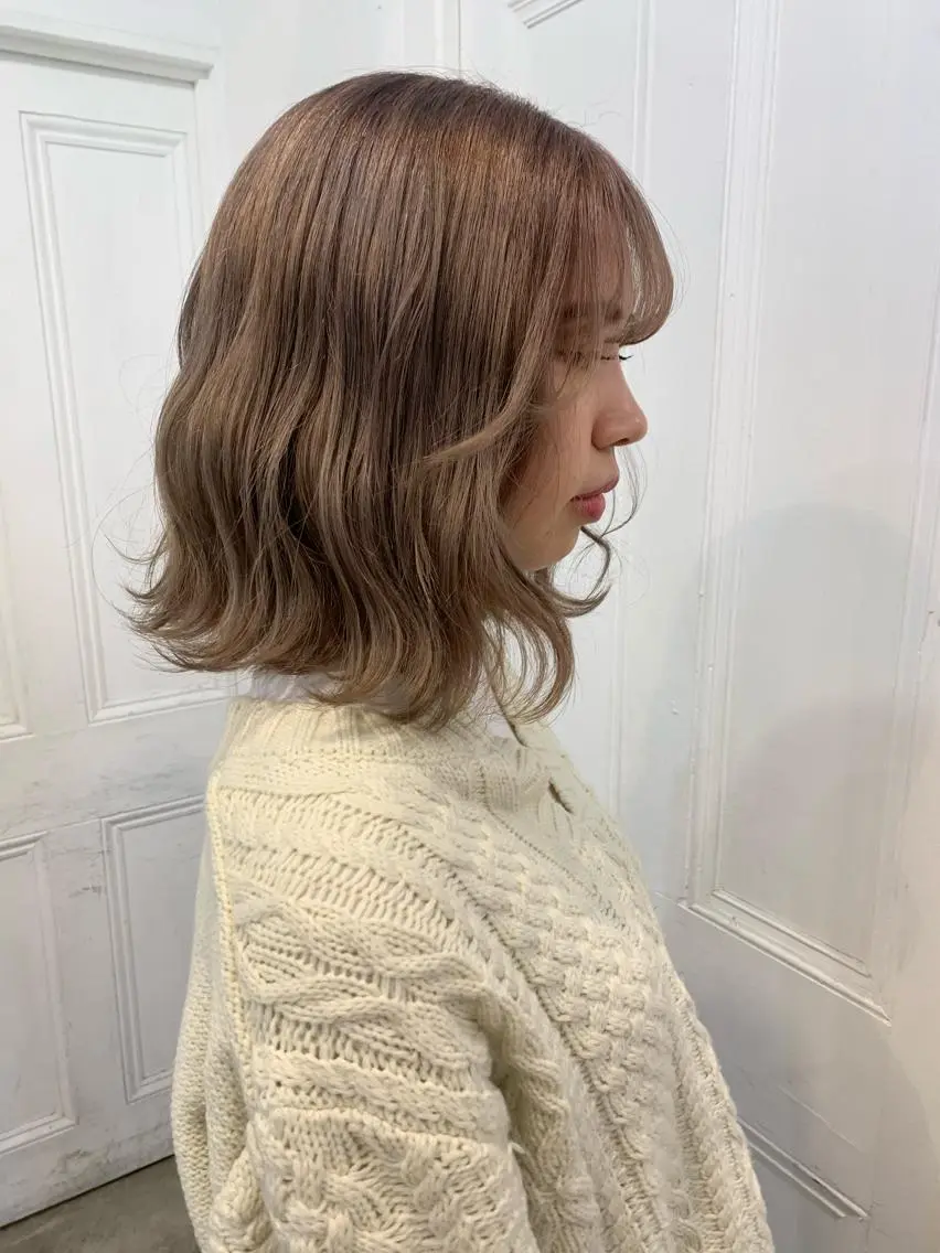 ミディアム カラー wakana/ 柔らかベージュカラーのヘアスタイル