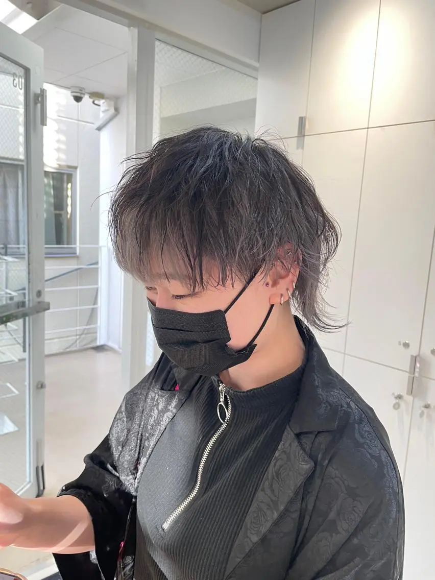 ショート カラー ヘアアレンジ メンズ メンズインナーカラー マッシュウルフ マッシュ メンズウルフカット インナーカラー ヘアカラー トリートメント ヘッドスパ ヘアセット 艶カラー✨縮毛矯正✨ 翁長孝輔のヘアスタイル