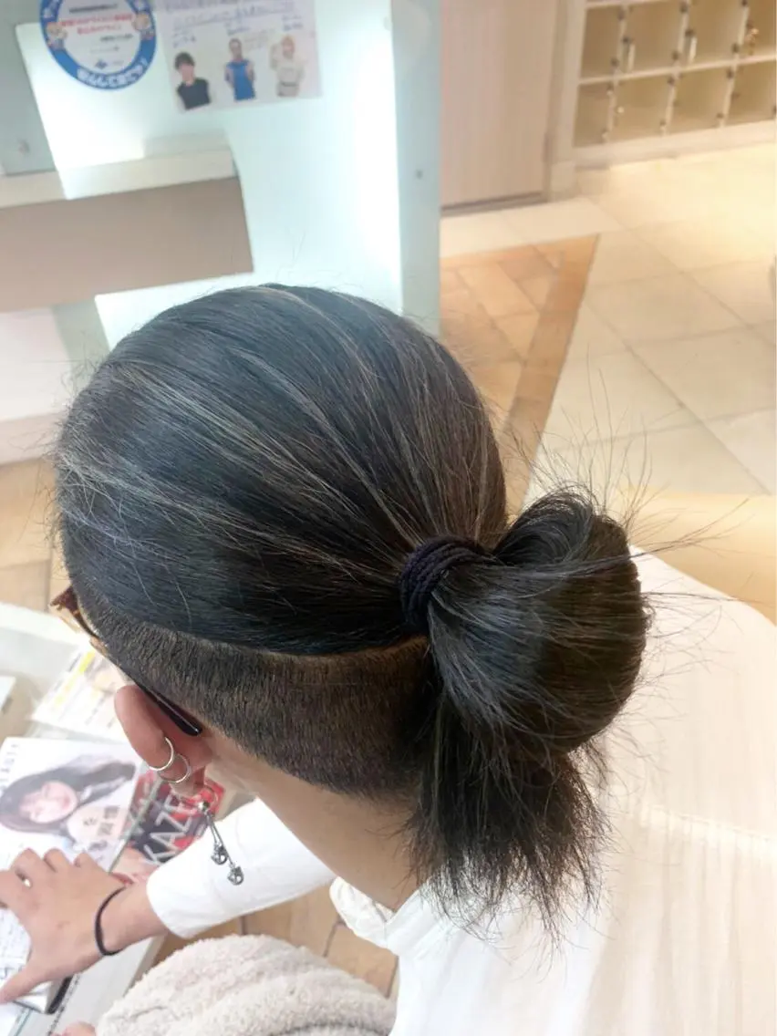 セミロング ハイライト 前田 菜奈子のヘアスタイル