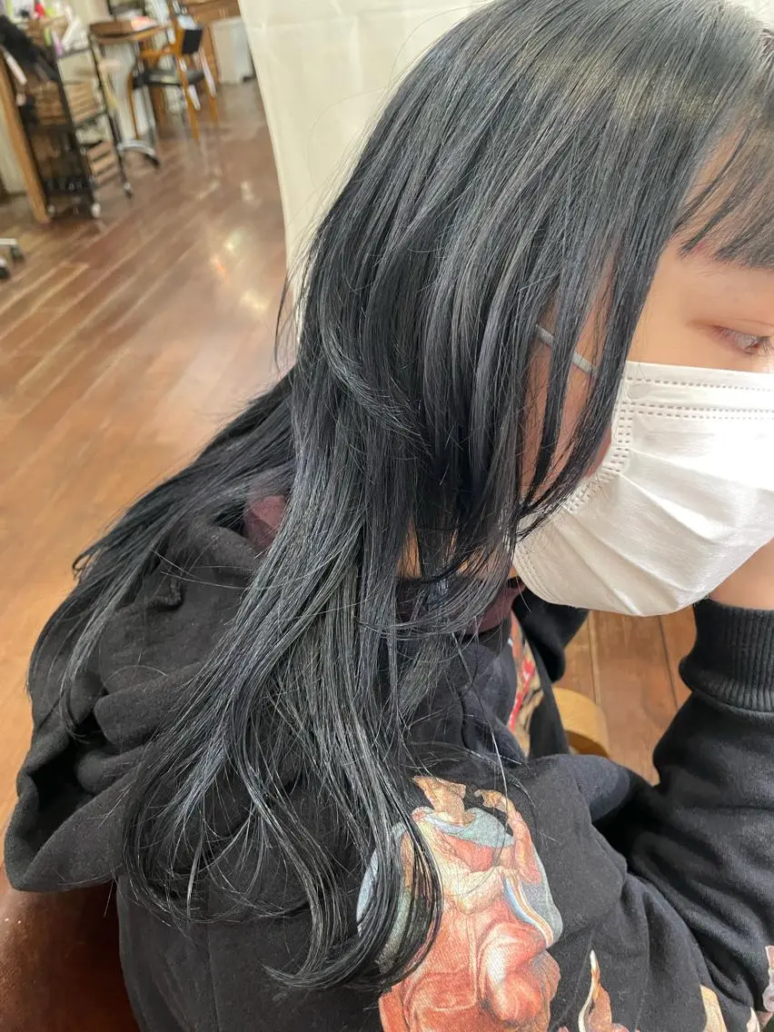 セミロング カラー ヘアアレンジ ネイビーカラー 抜け感ボブ×パーマ |kazaneのヘアスタイル