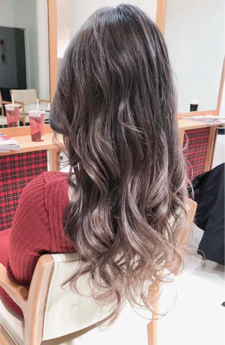 ロング カラー アッシュ ベージュカラー グラデーションカラー ヘアカラー トリートメント Days 透明感カラーのヘアスタイル