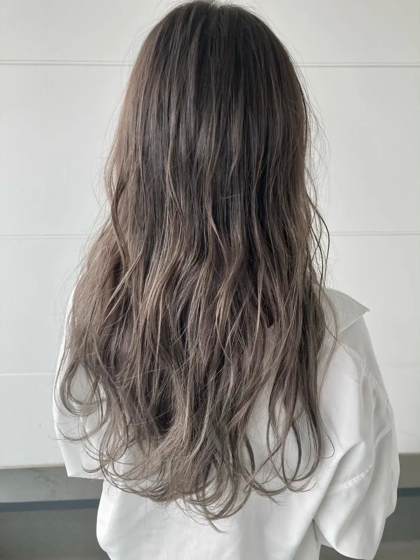 ロング ハイライト タカツド ユウキのヘアスタイル