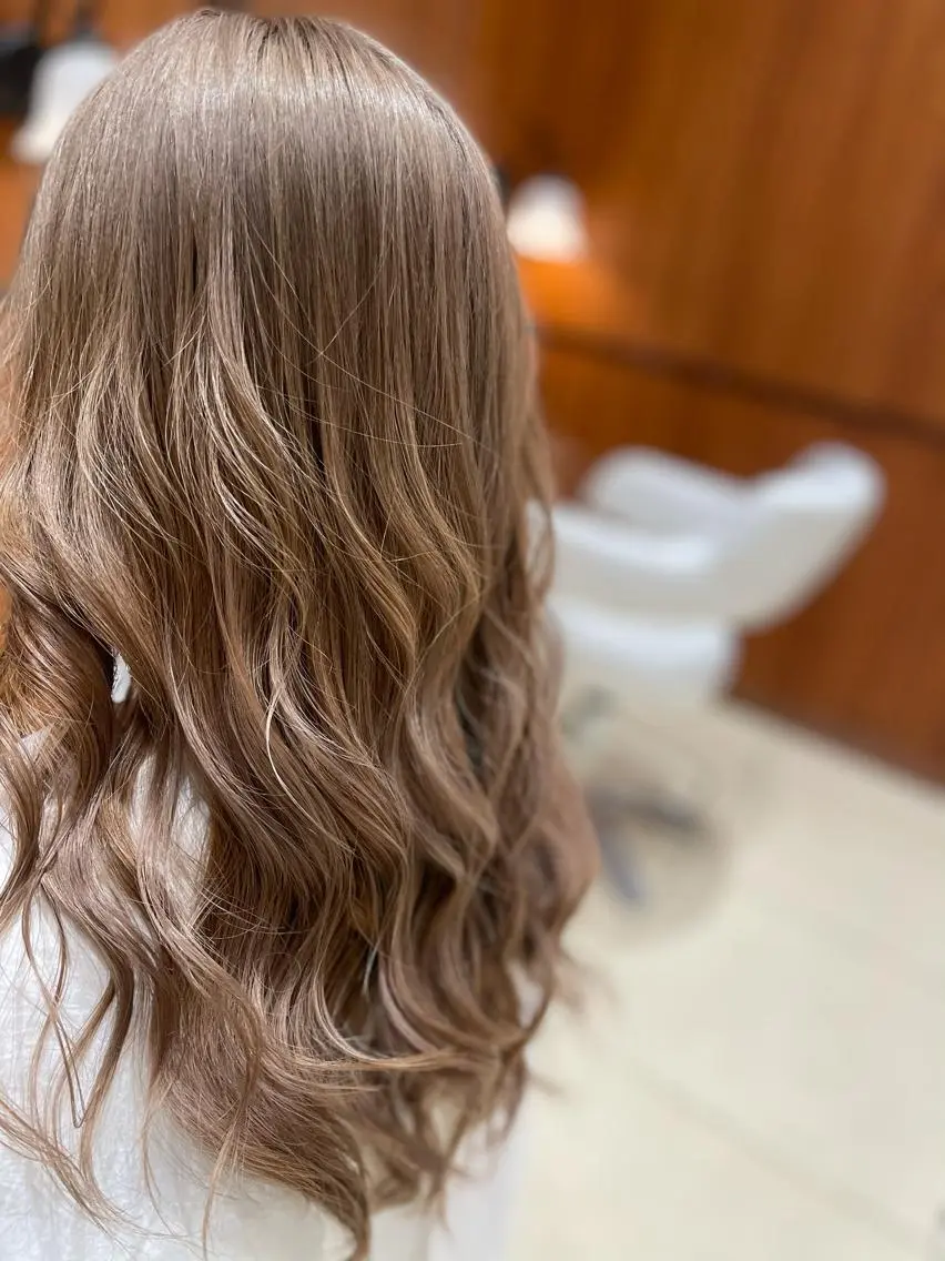 カラー 飛來 藤本のヘアスタイル
