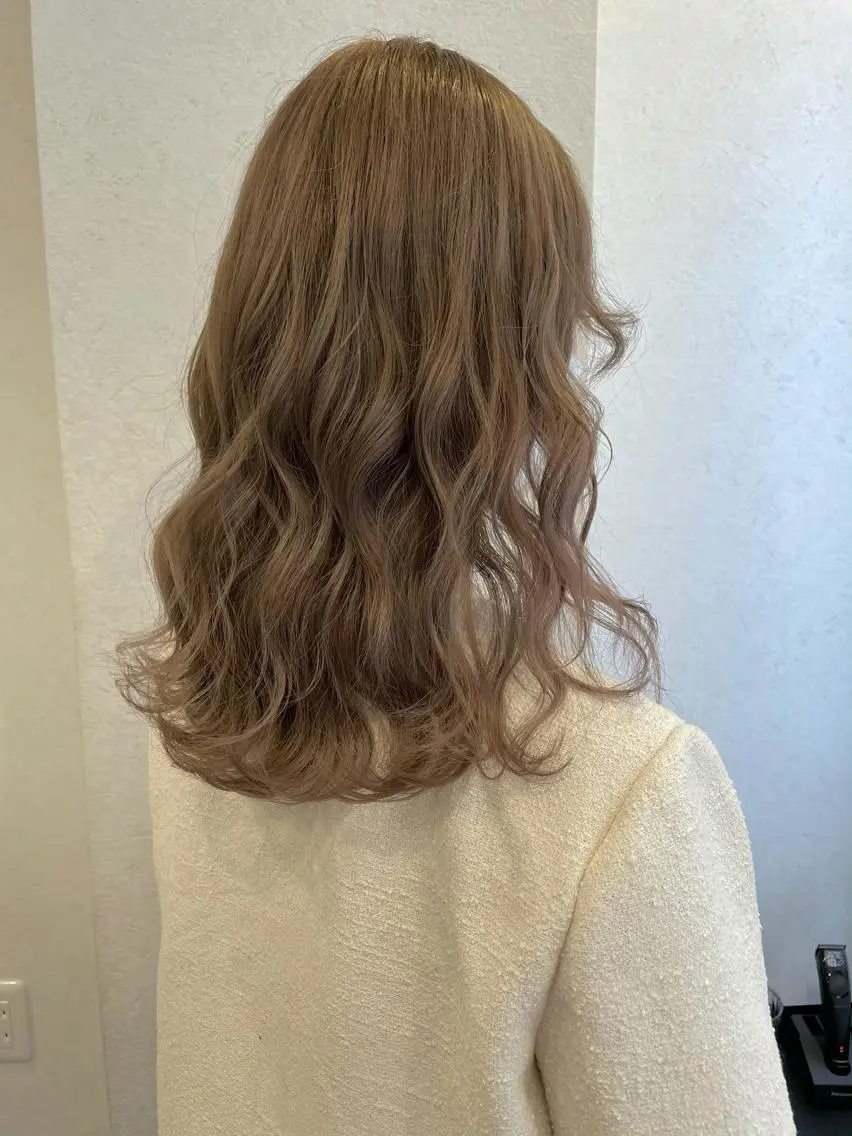 セミロング カラー カット ヘアカラー トリートメント 安藤 佑衣のヘアスタイル