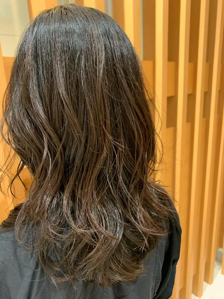 セミロング ARMONY秋山輝也 コテ巻き風パーマ特化のヘアスタイル
