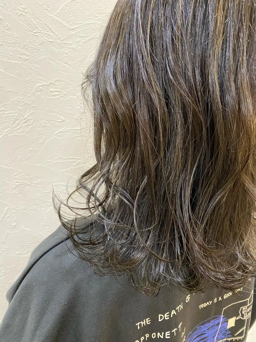 セミロング カラー デザインカラー ハイライトカラー ハイライト カット ヘアカラー トリートメント ENIF ヤマグチアツコのヘアスタイル