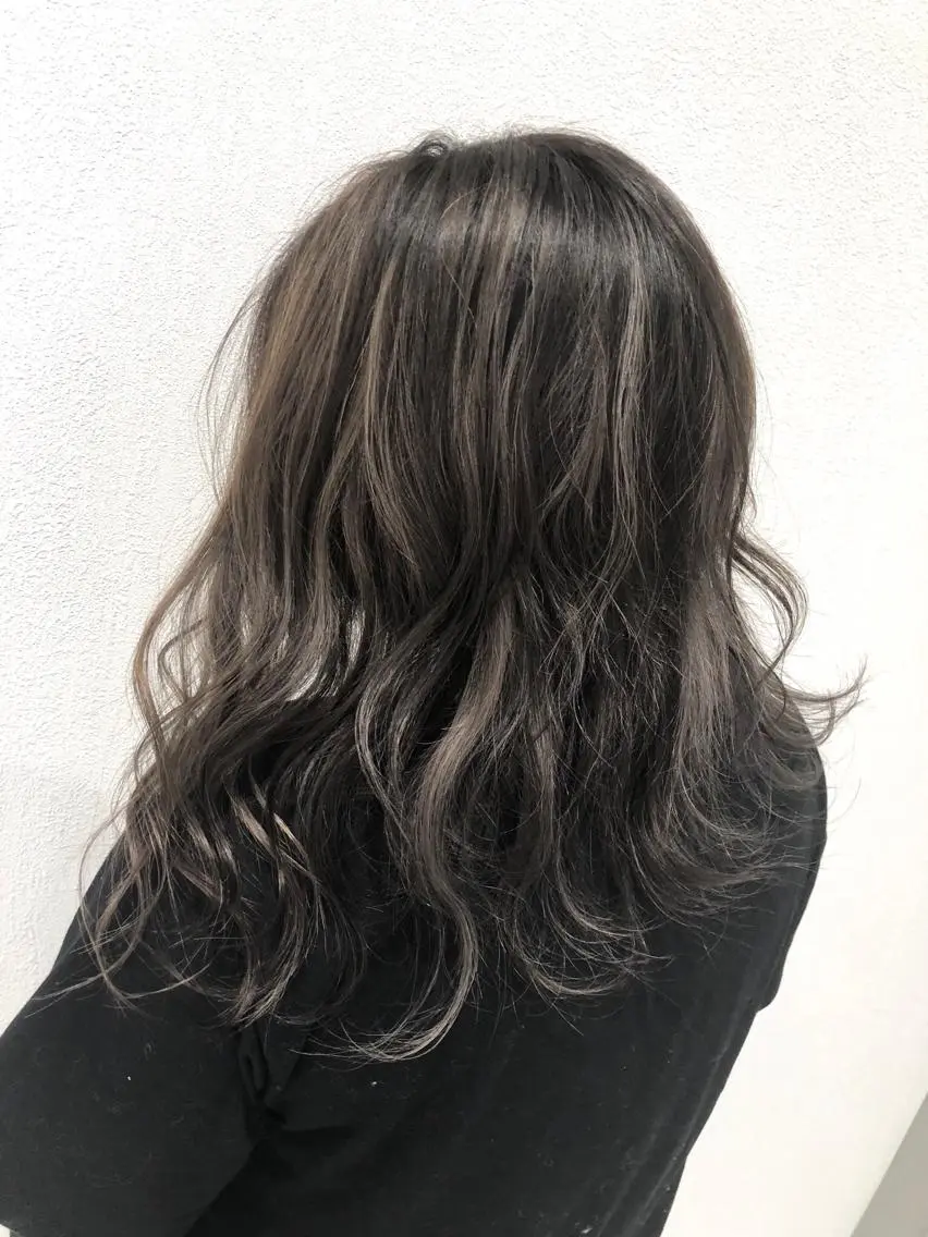 ミディアム カラー ハイライトカラー ハイライト 海外風レイヤーカット 👑店長 平松 由のヘアスタイル