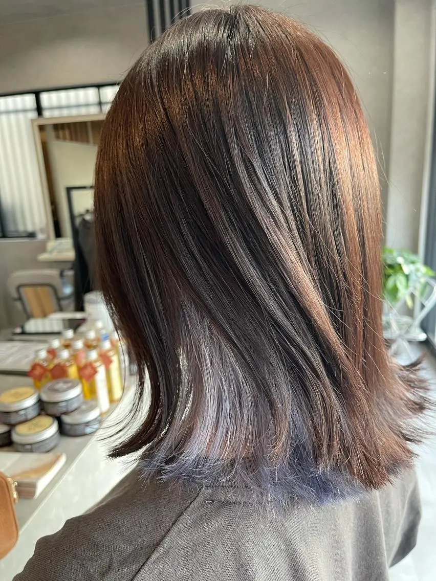 ミディアム カラー アッシュ インナーカラー ラベンダーカラー ラベンダーアッシュ カット ヘアカラー トリートメント 一ノ瀬 暁のヘアスタイル