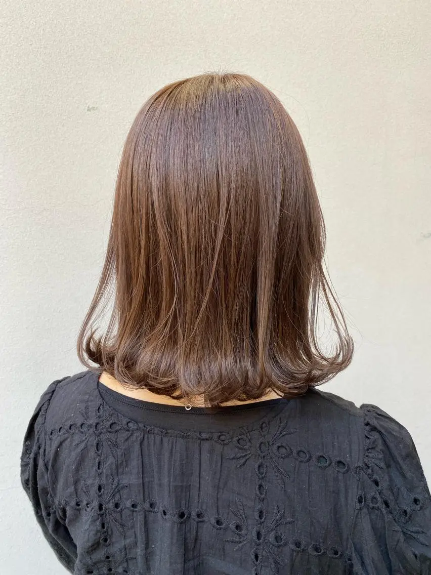 ミディアム カラー ベージュカラー 外ハネヘア カット ヘアカラー トリートメント ボブ/縮毛矯正/ レイヤー/塚田のヘアスタイル