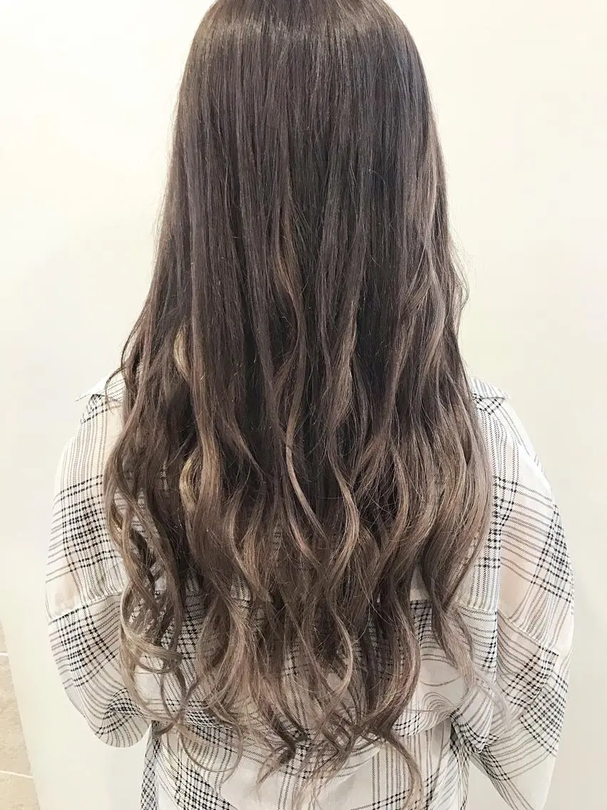 ロング カラー ブリーチ グラデーションカラー 平尾 拓也のヘアスタイル