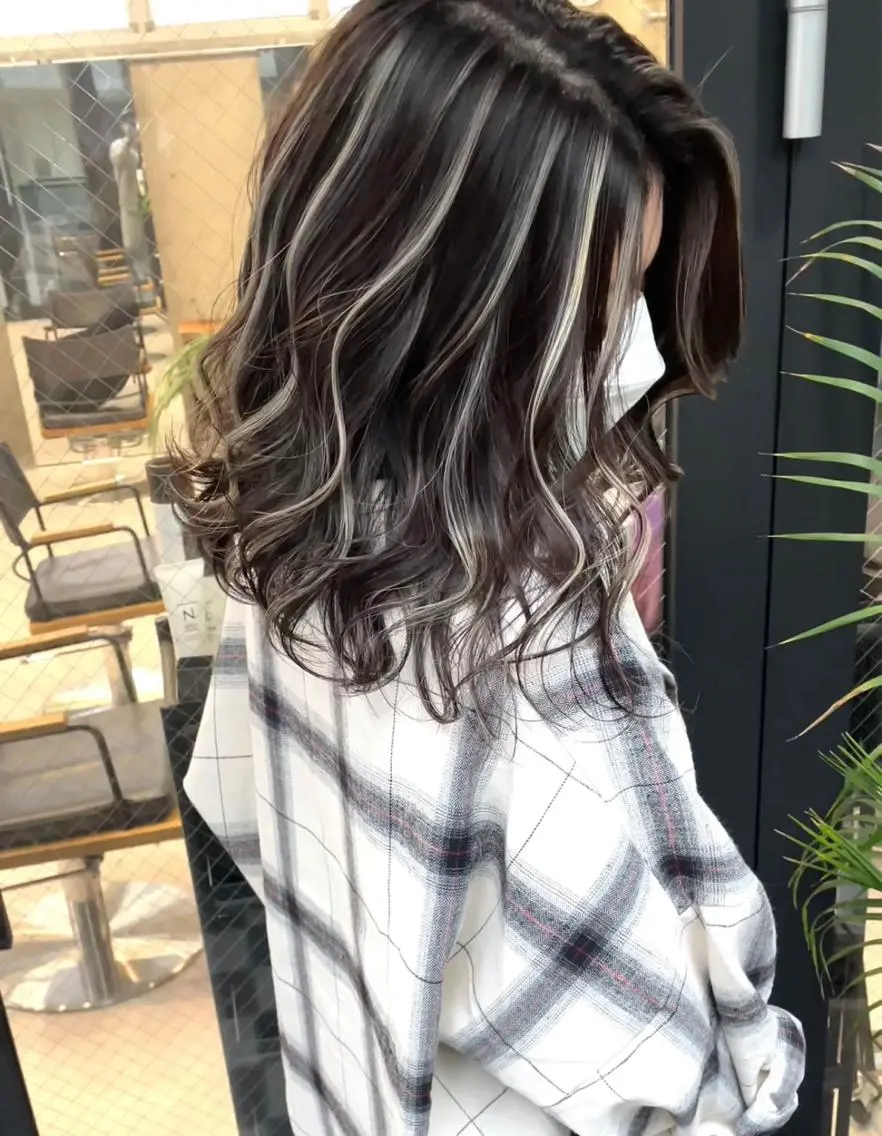 ミディアム カラー ブリーチ ケアブリーチ ハイライトカラー ハイライト ヘアカラー タナカ タクヤのヘアスタイル