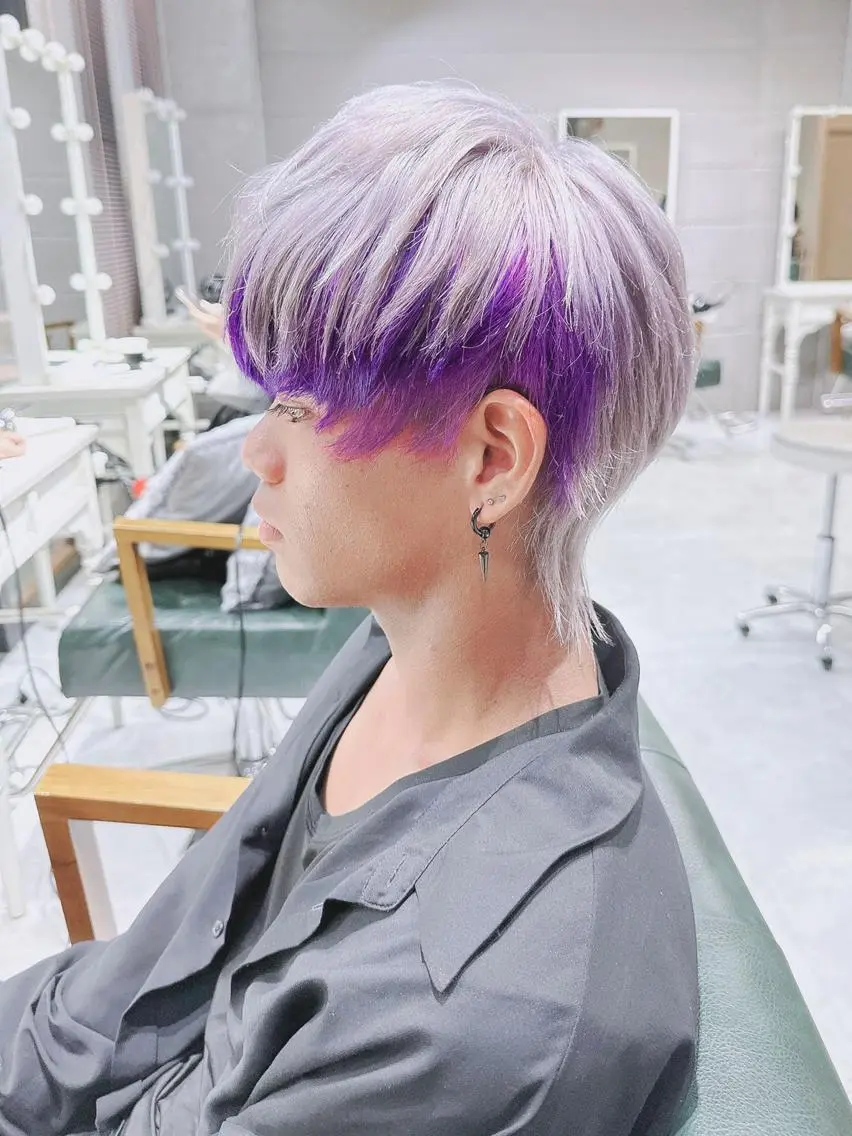ショート ヘアアレンジ カラー デザインカラー イヤリングカラー パープルカラー シルバー ホワイトシルバー Days 透明感カラーのヘアスタイル