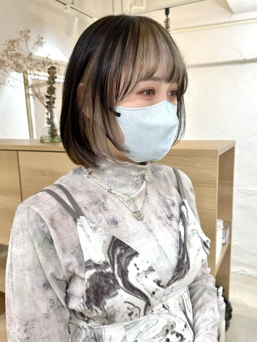 ショート カラー 切りっぱなしボブ 前下がりボブ 透明感カラー デザインカラー インナーカラー 髪質改善 縮毛矯正/ レイヤー/銀座/本木のヘアスタイル