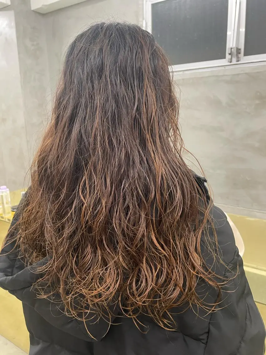 ロング カラー パーマ ヘアアレンジ メンズ メンズバレイヤージュ メンズブリーチ センターパート フェードカット メンズハイライト ハイトーン/レイヤー 🌸さくらのヘアスタイル