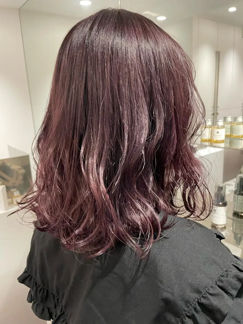 ミディアム カラー ヘアアレンジ ミオ💎ショート 透ける暗髪のヘアスタイル