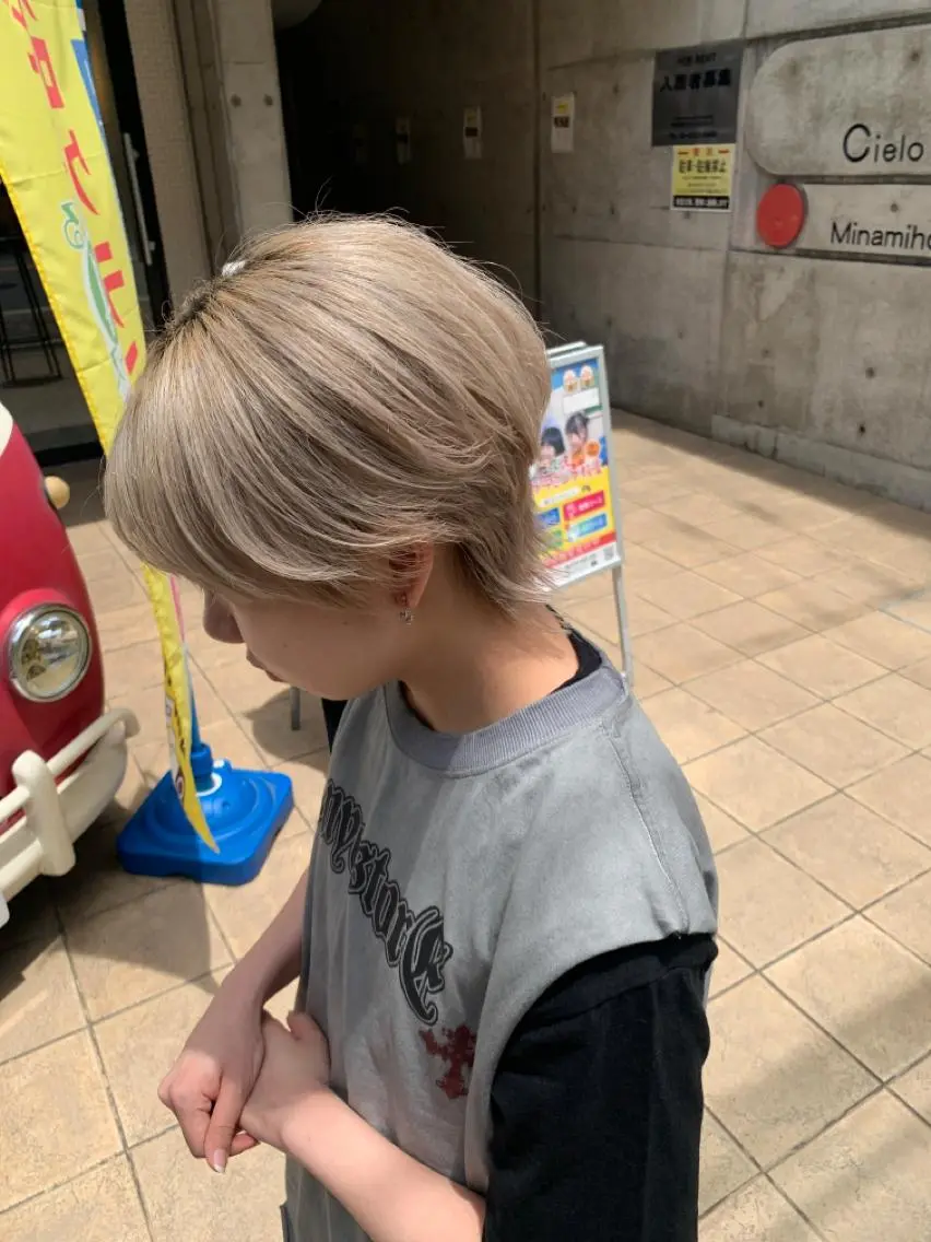 ショート カラー ヘアアレンジ メンズ キッズ ショートボブ メンズバレイヤージュ メンズブリーチ メンズハイライト メンズハイトーン ravens代表 ヒロムのヘアスタイル