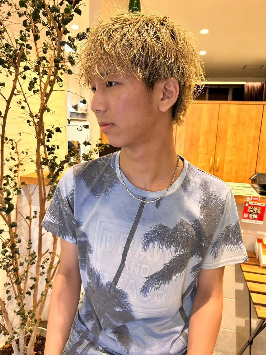 ショート カラー パーマ ヘアアレンジ メンズ メンズブリーチ メンズパーマ 波巻きパーマ ブリーチ ❣️倉敷❣️美髪 カラー能登一成のヘアスタイル