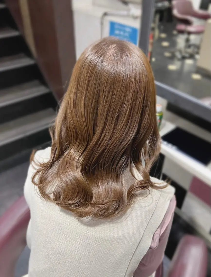 セミロング カラー アッシュ ベージュカラー ブラウンカラー ミルクティーベージュ オリーブアッシュ ヘアカラー トリートメント 艶髪 ♡Tomiyaのヘアスタイル