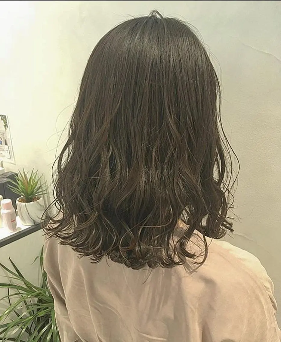 セミロング カラー ヘアアレンジ アッシュ ブリーチ グレージュ ハイトーンカラー ブリーチなしカラー エグチ アキラのヘアスタイル