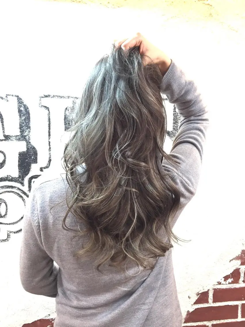 ロング EIGHT plum TOKIOリミテッドのヘアスタイル