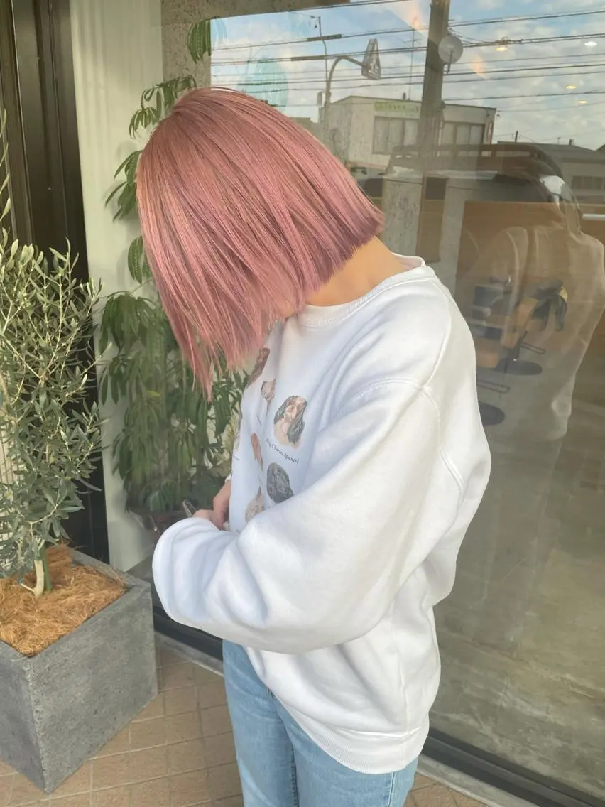 ショート カラー ベージュカラー ブリーチ ピンクカラー ピンクベージュ LOBBY HIMERIのヘアスタイル