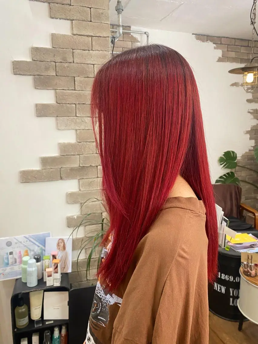 ロング カラー ブリーチ 井手口 沙樹のヘアスタイル