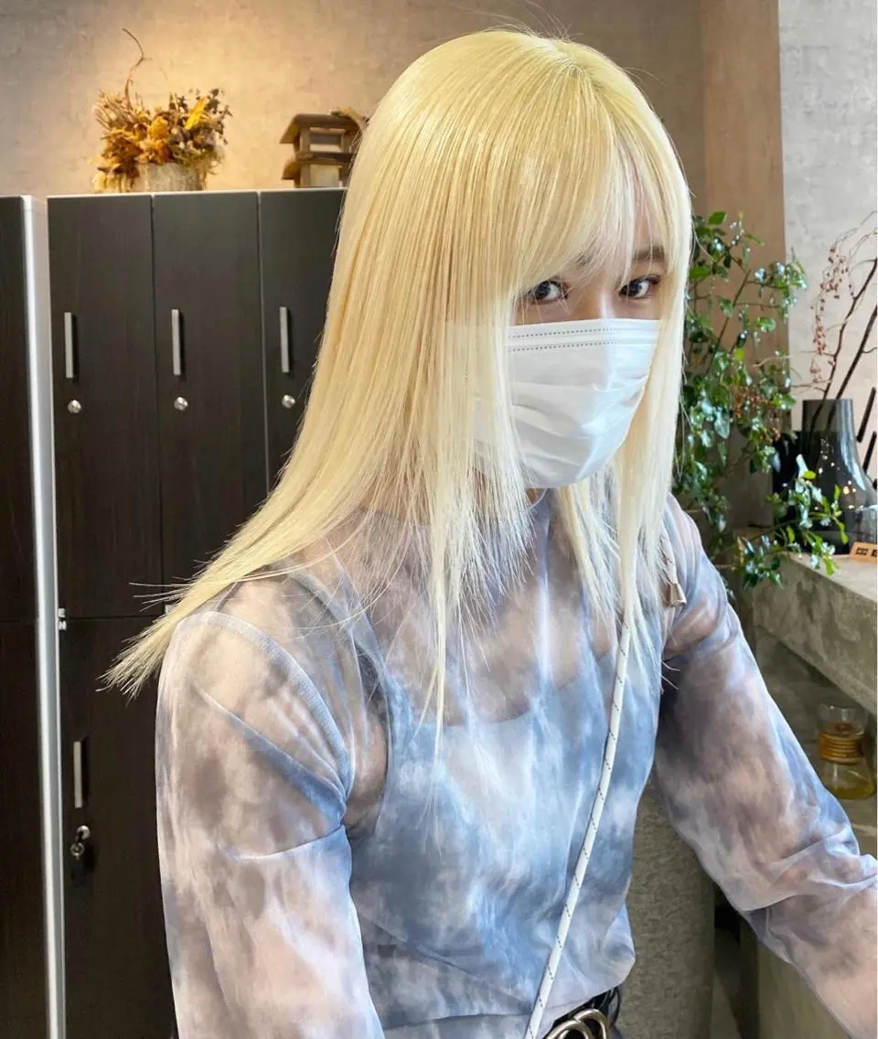 ロング カラー ブリーチ 抜きっぱなしブロンド 髙橋 玲渚のヘアスタイル