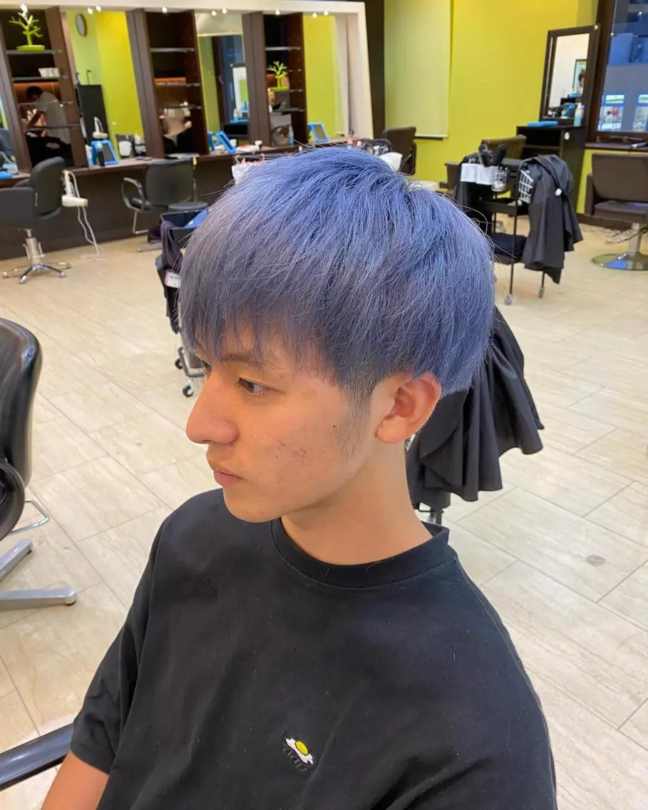 ミディアム カラー メンズ ブルーカラー シルバー メンズ特化 岸本 阪急六甲サロンドロイのヘアスタイル
