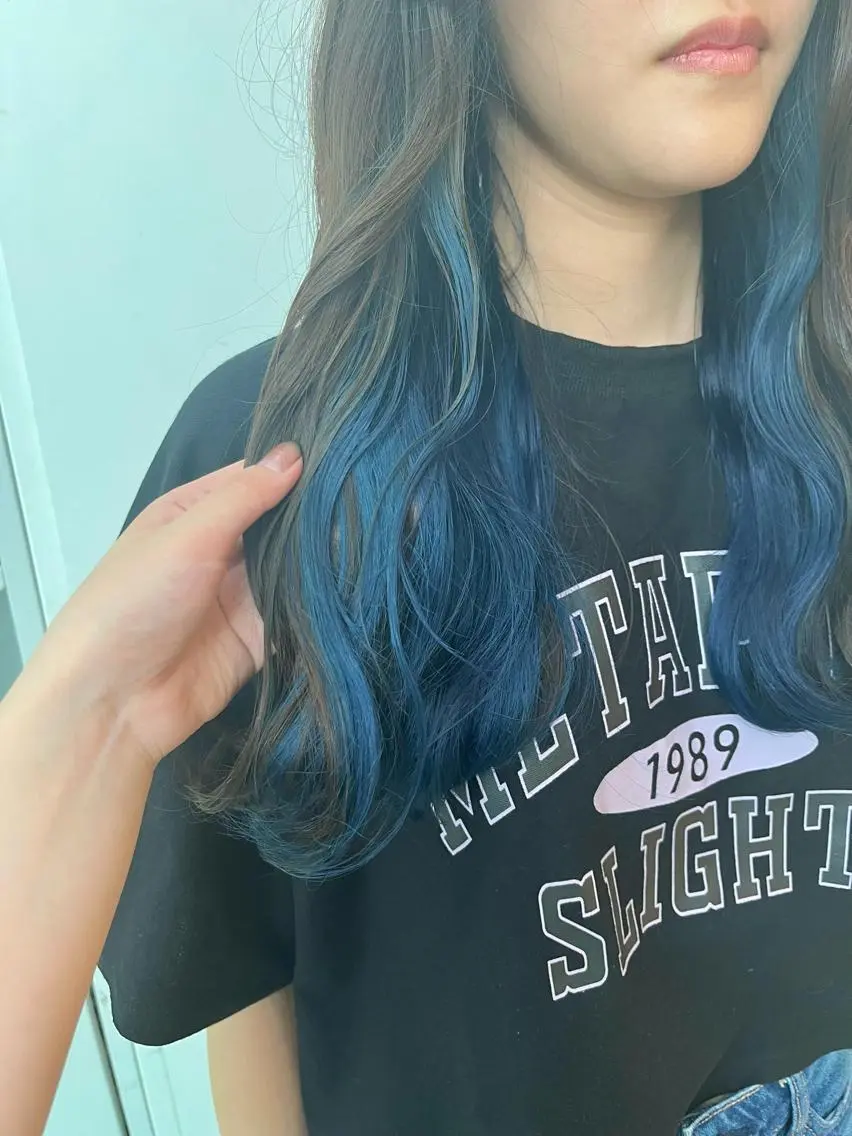ロング カラー アッシュ アッシュブラウン ブルーカラー ブラウンカラー くさかみさき🌼暖色 /耳つぼ/オタク🌼のヘアスタイル