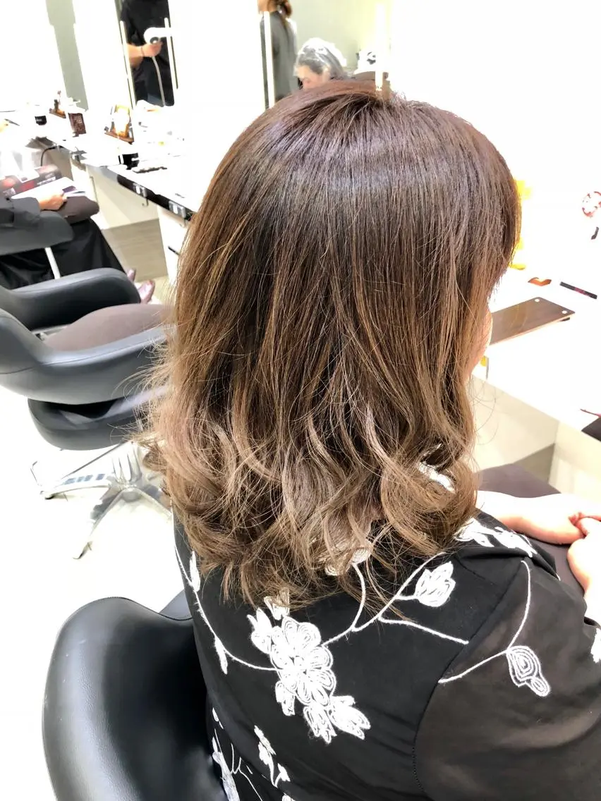 ミディアム 岸 保奈美のヘアスタイル
