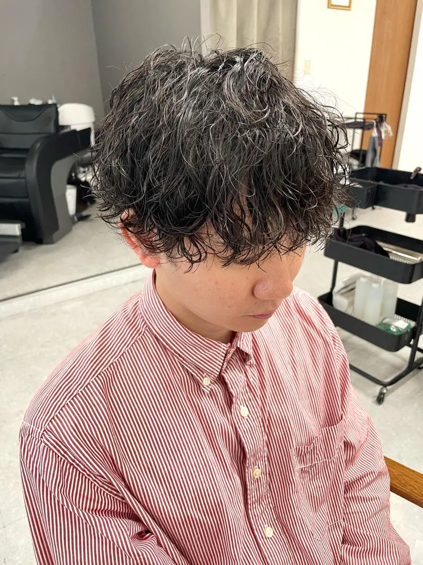 パーマ ヘアアレンジ メンズ メンズブリーチ メンズハイライト メンズインナーカラー メンズパーマ 波巻きパーマ カット パーマ トリートメント 🌷FUKA🌷 まろやかハイトーンのヘアスタイル