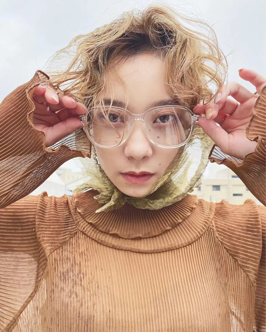 ミディアム 🐈三毛猫ローライト ・mixカラー🐈のヘアスタイル