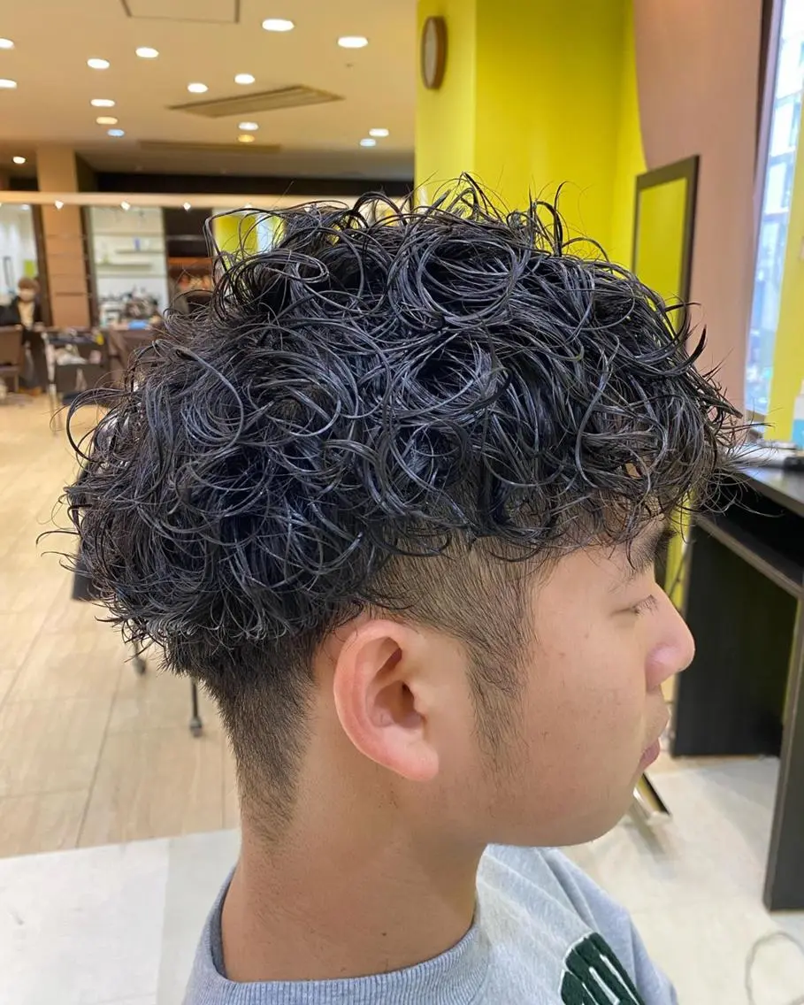 ミディアム パーマ メンズ メンズ特化 岸本 阪急六甲サロンドロイのヘアスタイル