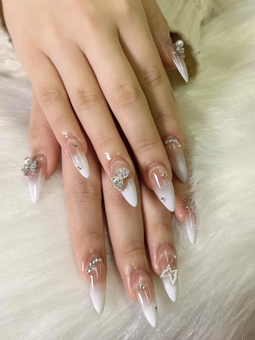 ネイル ハンドネイル 渋谷T&B りお ロング無制限中💫のネイルデザイン