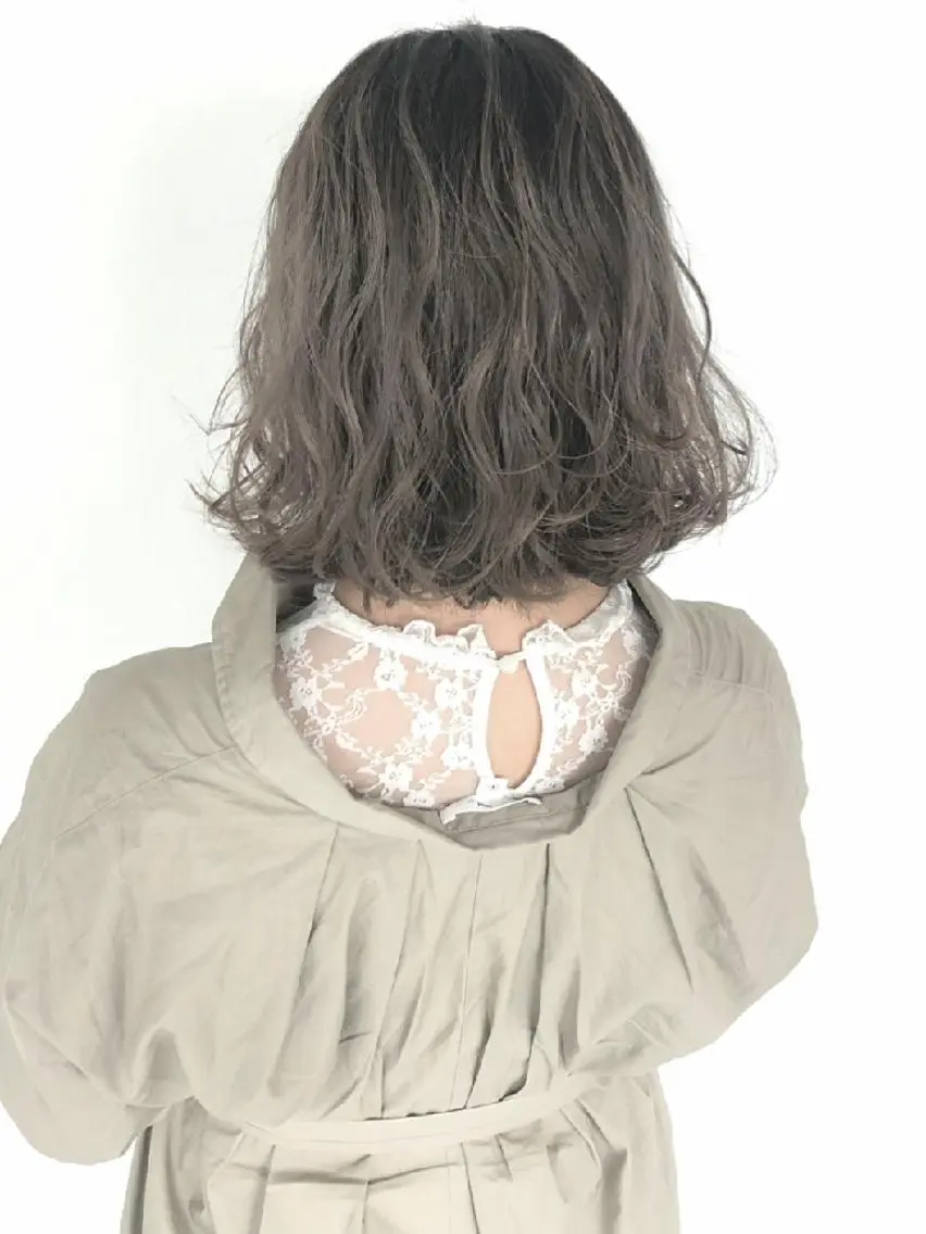 ミディアム カラー ヘアアレンジ グラデーションカラー グレージュ 成瀬 弘光のヘアスタイル