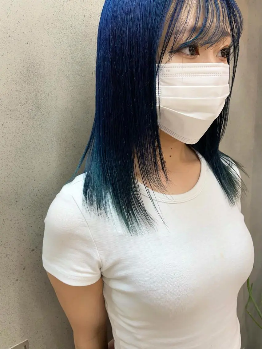 ミディアム カラー ブリーチ ブルーカラー ネイビーカラー パーマウルフショート 濱田匠のヘアスタイル