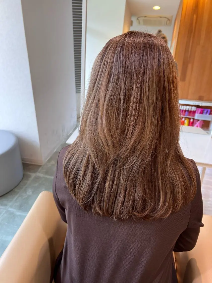 セミロング アルシュ エモーションのヘアスタイル