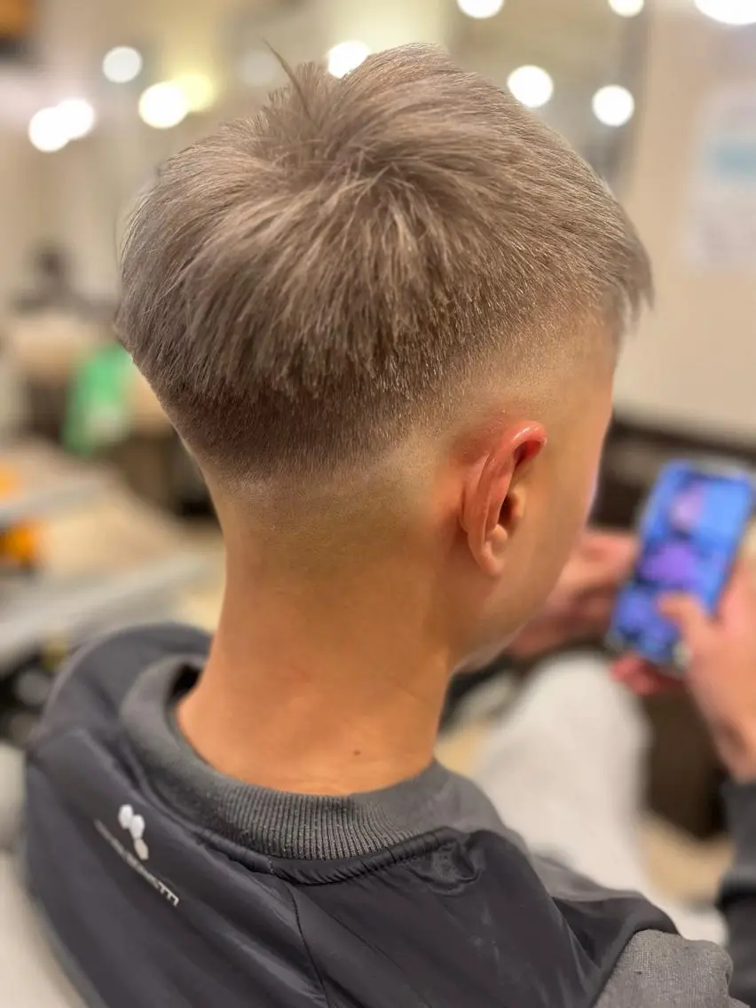 ショート カラー メンズ フェードカット カット ヘアカラー Men'ssalon LiG/kaitoのヘアスタイル