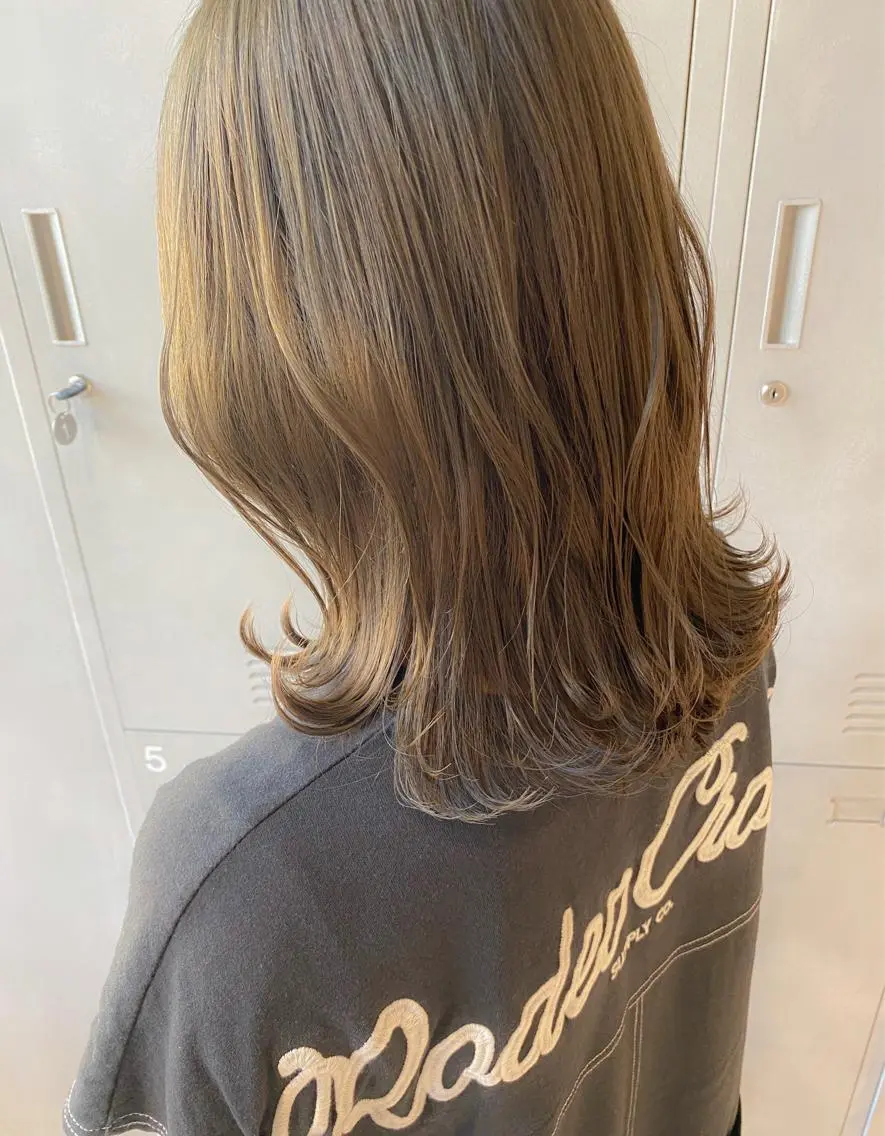 ミディアム カラー カット ヘアカラー トリートメント 【Lei】橋本孝太 レイヤー・美髪矯正のヘアスタイル