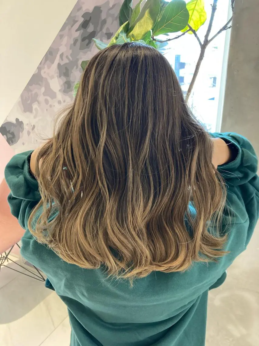 セミロング カラー アッシュ バレイヤージュ ベージュカラー レイヤーカット APOLLO♡ ＭＩＯのヘアスタイル