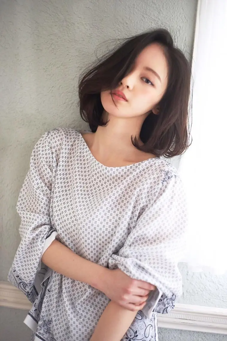 ミディアム 宮内 真乃のヘアスタイル