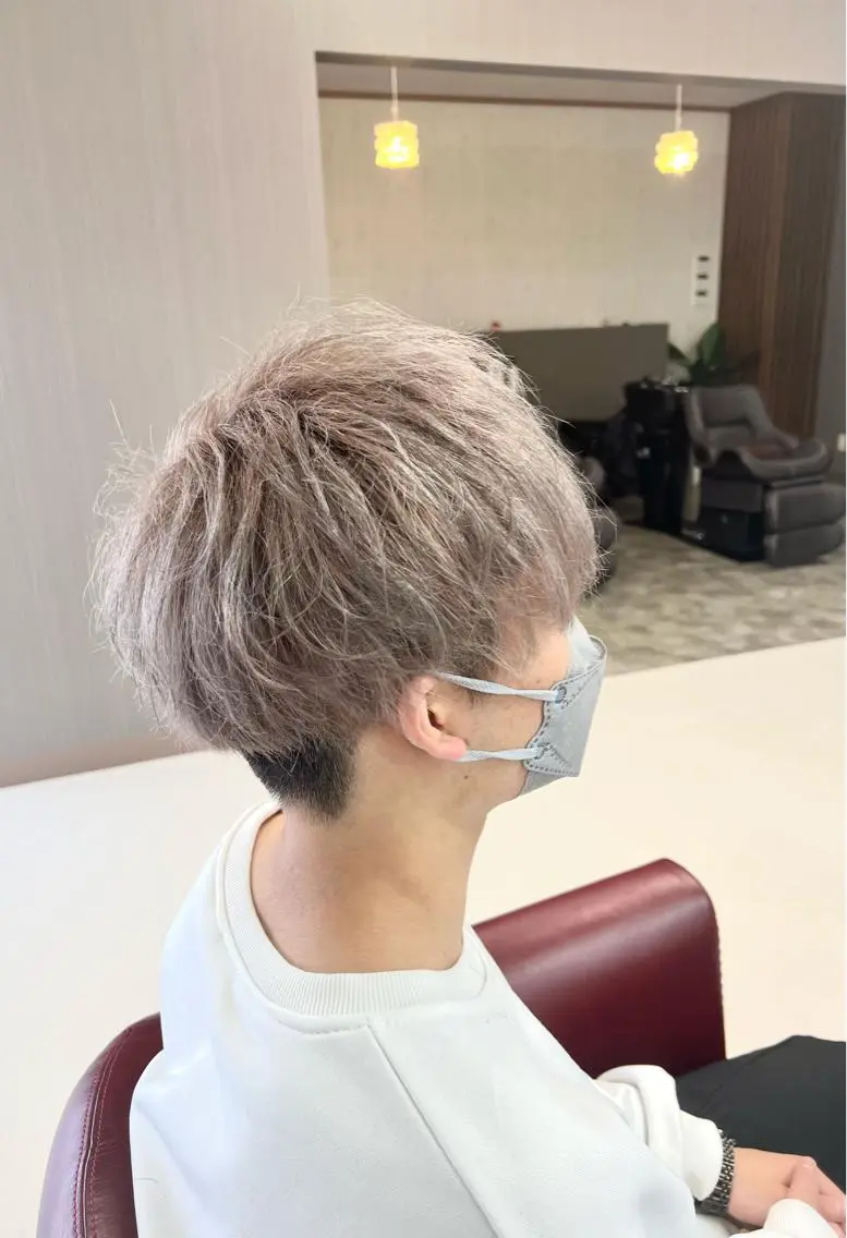 ショート カラー メンズ ベージュカラー ホワイトベージュ カット ヘアカラー KEN 🌟のヘアスタイル