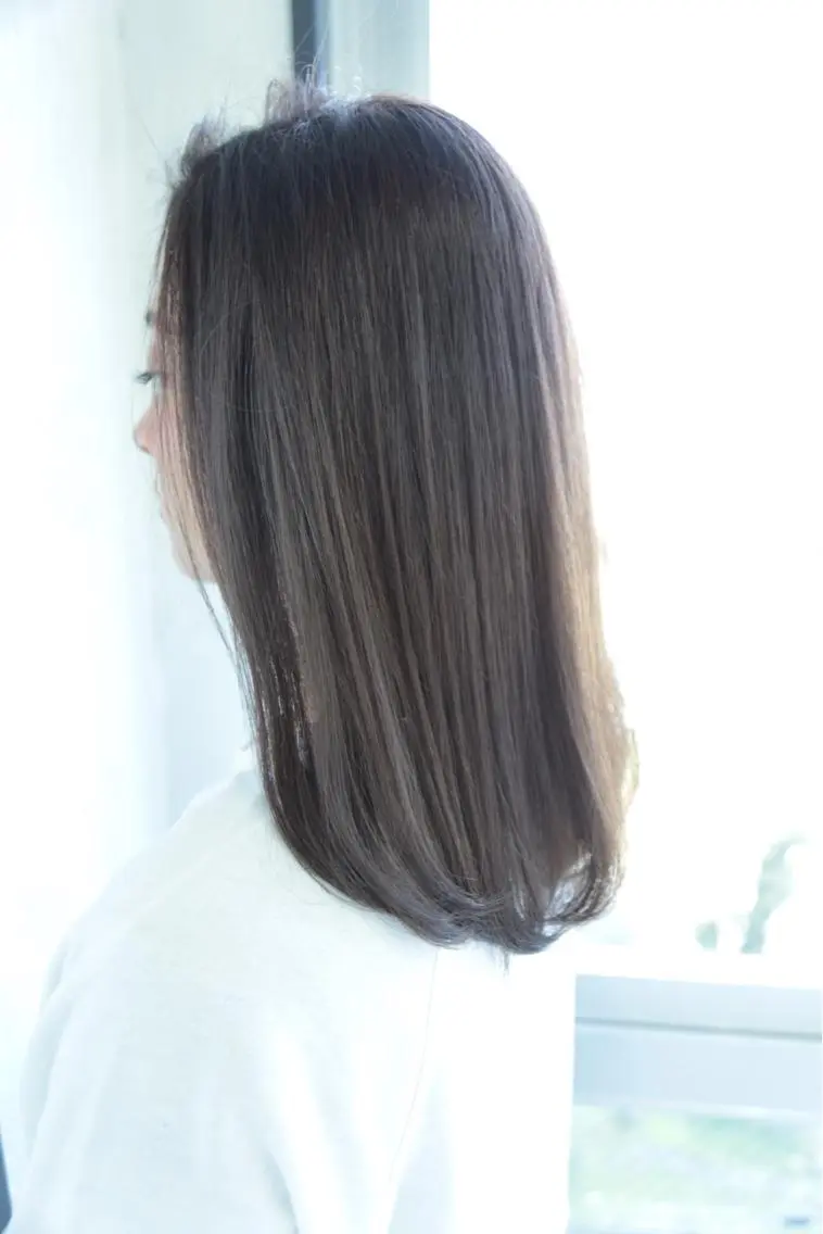 カラー 透明感カラー グレージュ コテ巻き風パーマ SHONOのヘアスタイル