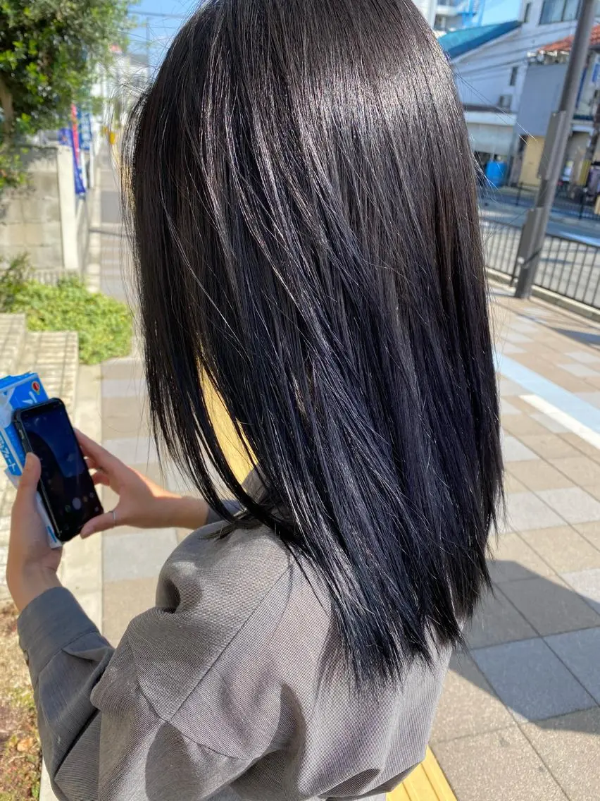 カラー 黒髪 ブルーカラー ブルーブラック SYUMA .のヘアスタイル