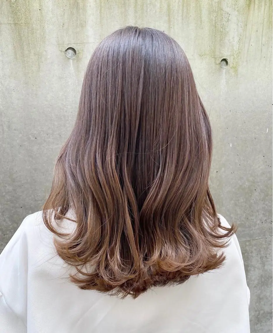 ミディアム カット ヘアカラー トリートメント レイヤーカット /透明感カラー西田のヘアスタイル