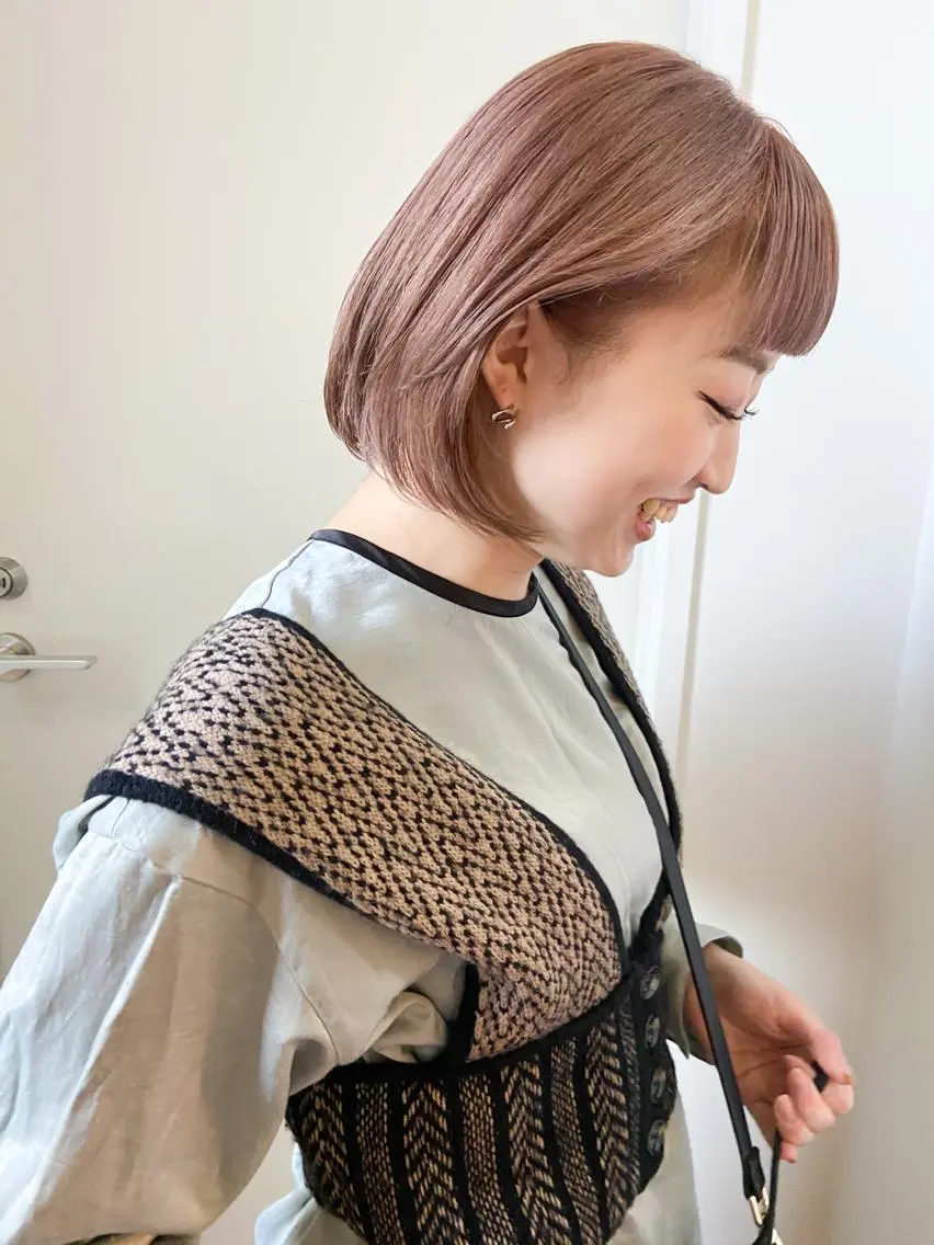 ミディアム カラー アッシュ ベージュカラー 透明感カラー ハイライトカラー ハイトーンカラー ヘアカラー トリートメント 岡本康平/ボブ/ブリ ーチ/酸性ストレートのヘアスタイル