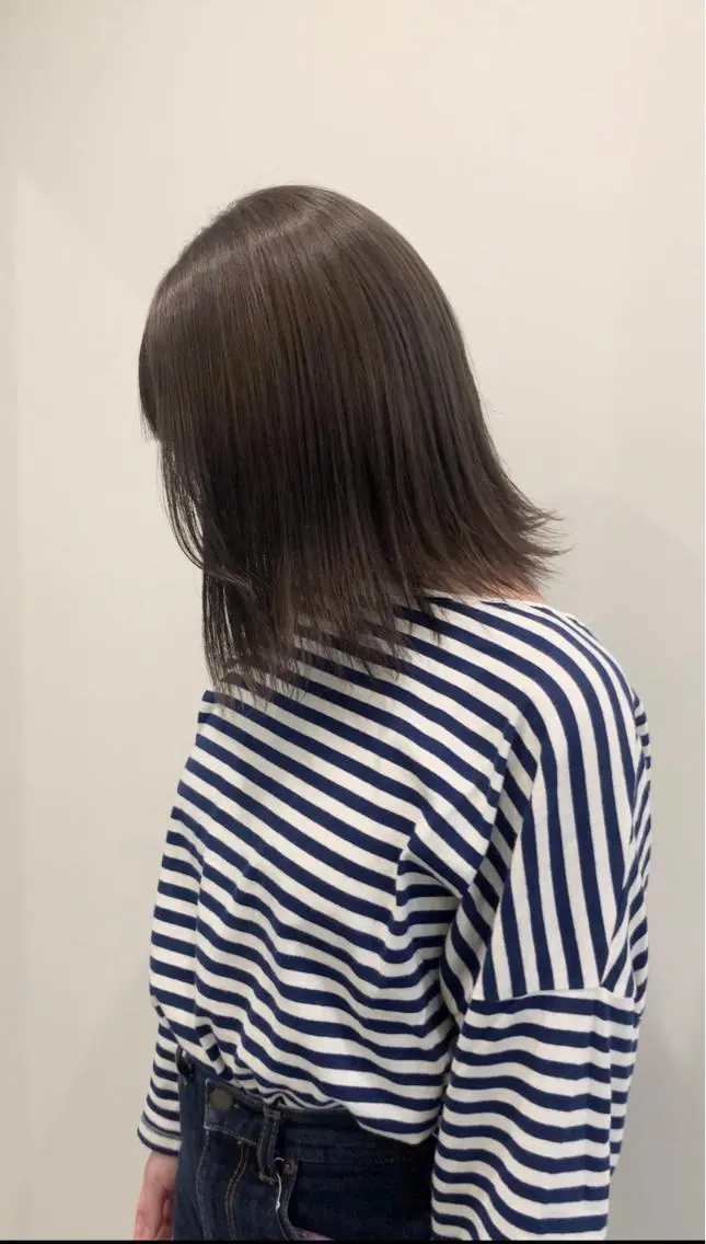 ミディアム ヘアカラー 落合希 Olivebeigeのヘアスタイル